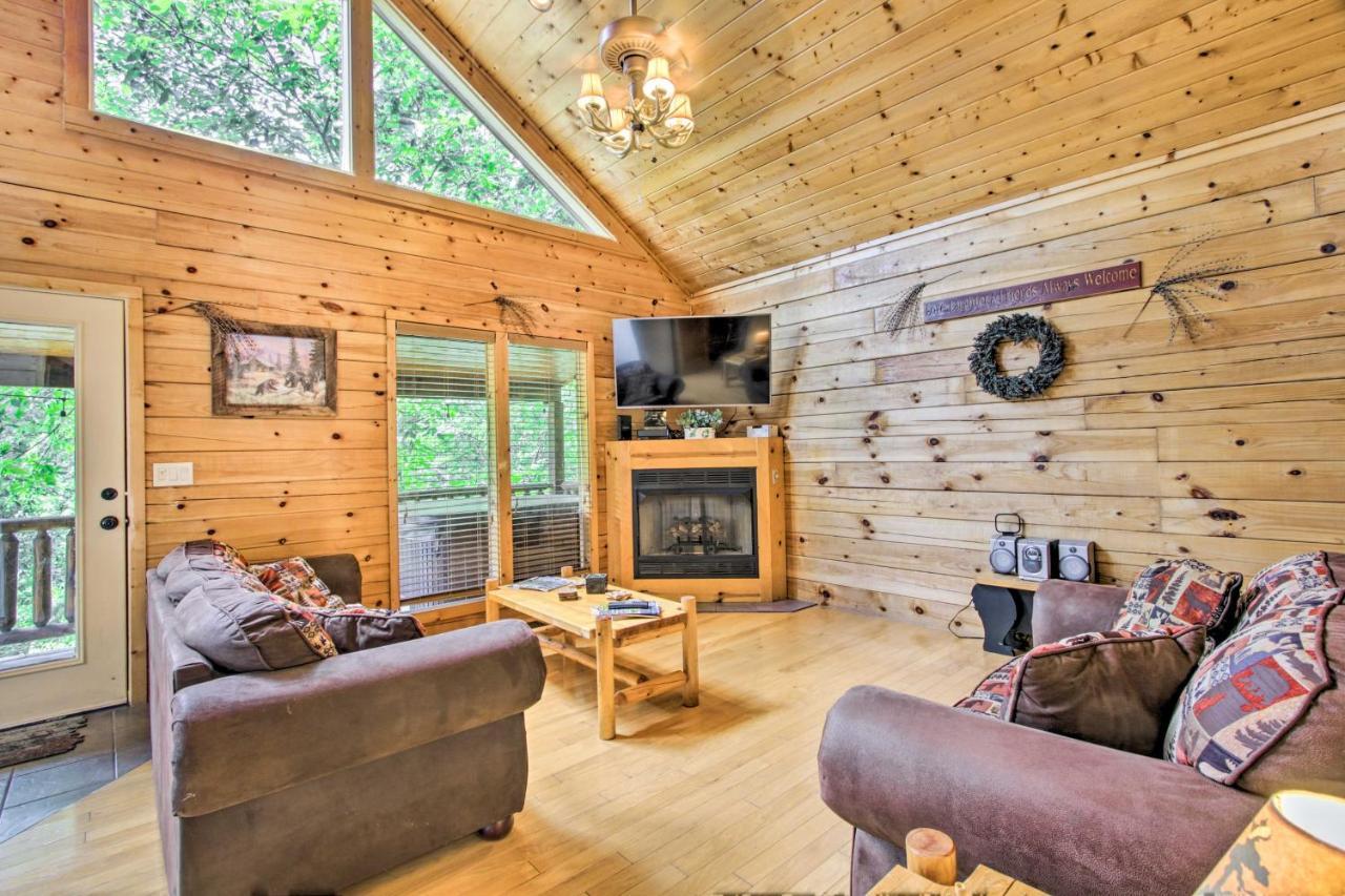 Cabin With Hot Tub And Deck About 12 Mi To Pigeon Forge! Sevierville Extérieur photo
