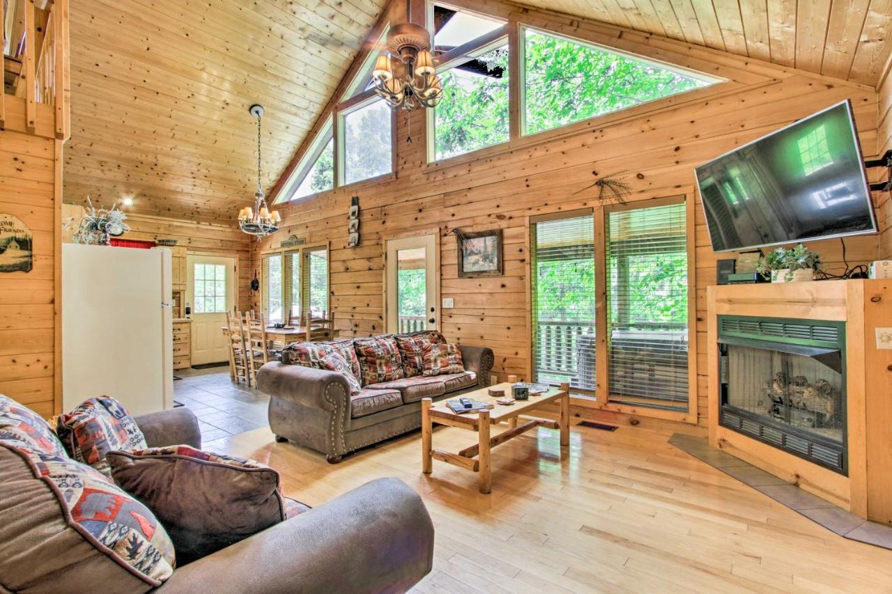 Cabin With Hot Tub And Deck About 12 Mi To Pigeon Forge! Sevierville Extérieur photo