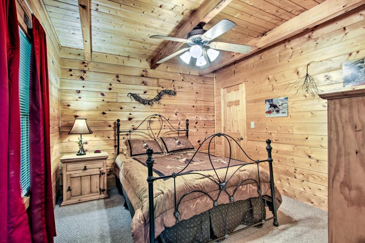 Cabin With Hot Tub And Deck About 12 Mi To Pigeon Forge! Sevierville Extérieur photo