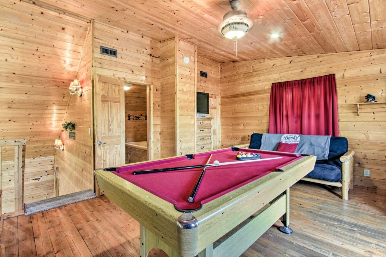 Cabin With Hot Tub And Deck About 12 Mi To Pigeon Forge! Sevierville Extérieur photo