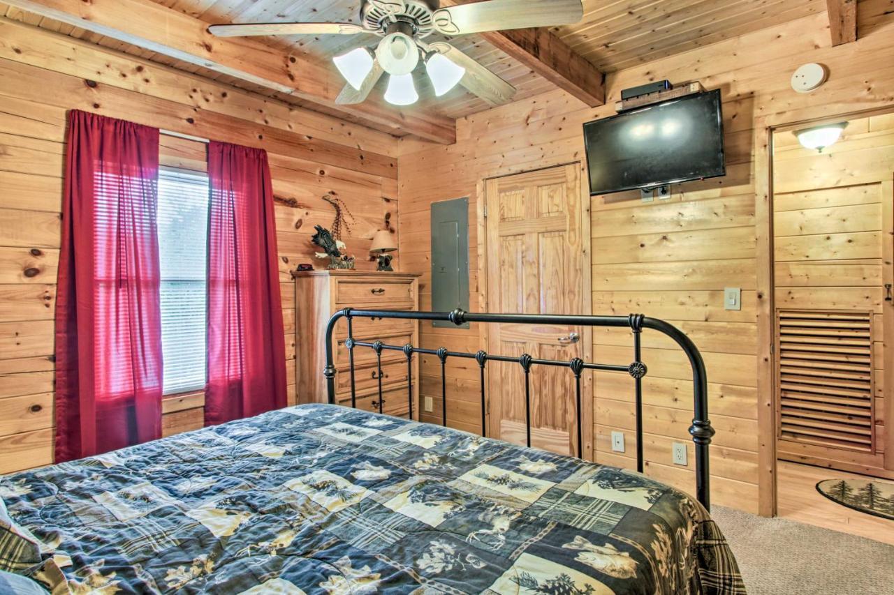 Cabin With Hot Tub And Deck About 12 Mi To Pigeon Forge! Sevierville Extérieur photo