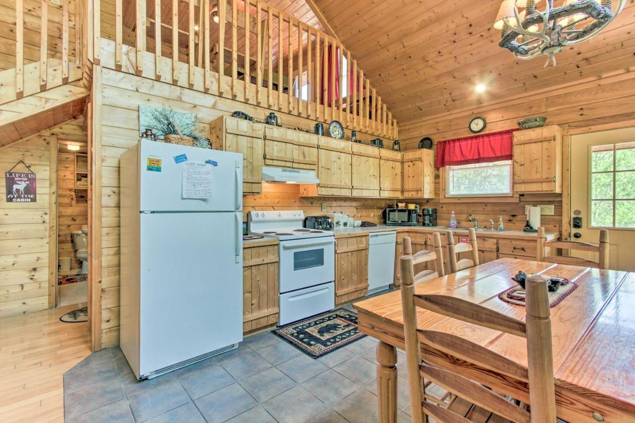 Cabin With Hot Tub And Deck About 12 Mi To Pigeon Forge! Sevierville Extérieur photo