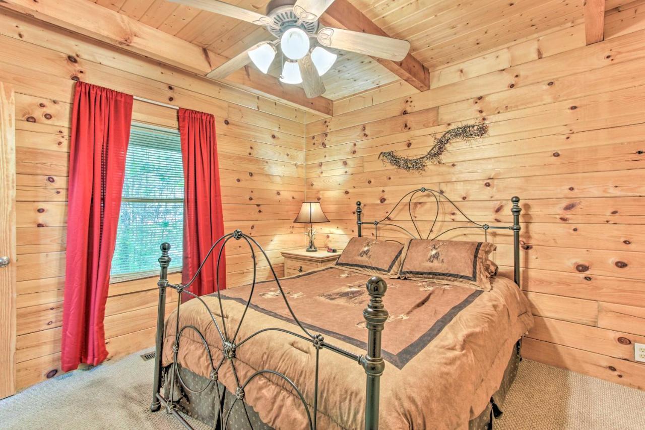 Cabin With Hot Tub And Deck About 12 Mi To Pigeon Forge! Sevierville Extérieur photo